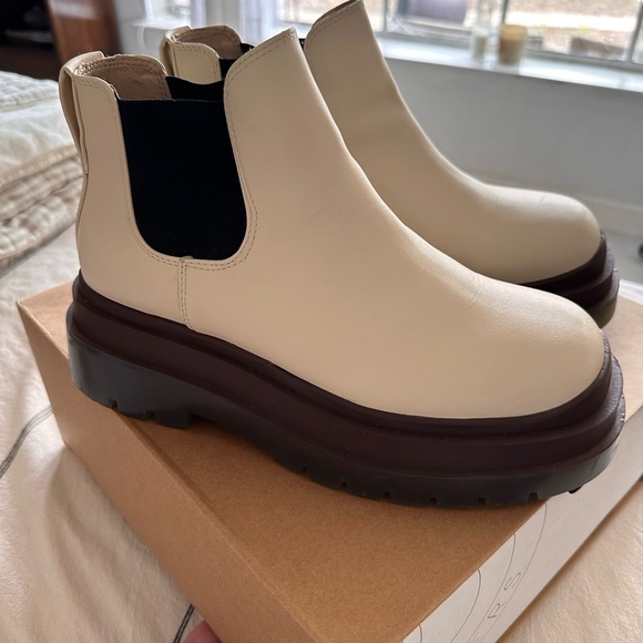 UO Chunky Chelsea Platform Boot Size 9 - Picture 13 of 13